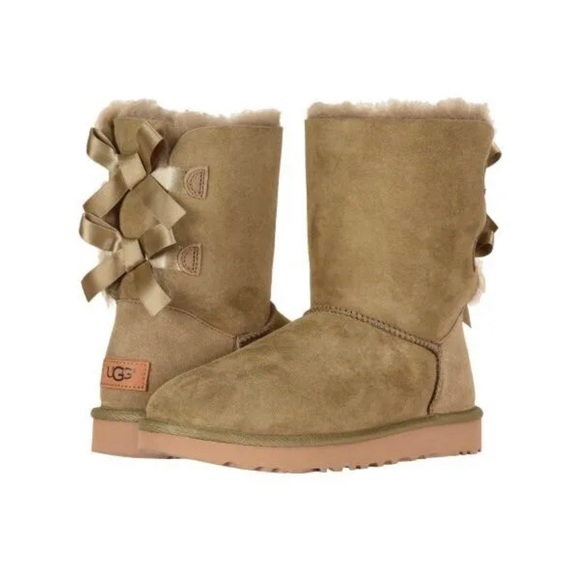 UGG Women's W Bailey Bow II Fashion Boot size 8. Antilope color - Picture 1 of 9